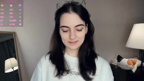 Emily online show from December 2025 07:03:01 AM