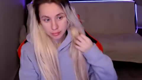 baby_kitte online show from December 2024 04:14:02 AM