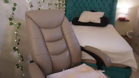 Instagram  online show from December 2025 10:17:02 PM