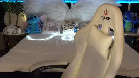 Sasha online show from October 2025 07:03:02 PM