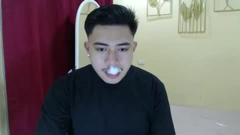 Snapshot of badboy_hanns chatting on December 2024 12:52:01 PM HANNS online show from December 2024 12:52:01 PM