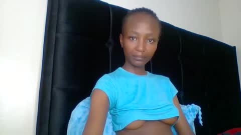 Snapshot of baddie_bunnie chatting on November 2025 04:27:01 AM baddie_bunnie online show from November 2025 04:27:01 AM