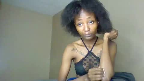 Snapshot of baddie_bunnie chatting on December 2025 01:54:01 AM baddie_bunnie online show from December 2025 01:54:01 AM