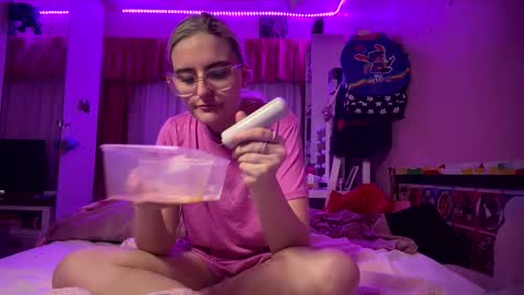 Snapshot of baddieprettypussy chatting on May 2026 01:52:01 PM baddieprettypussy online show from May 2026 01:52:01 PM