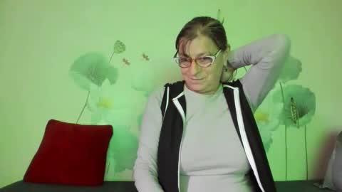 Gina online show from October 2025 12:58:01 PM