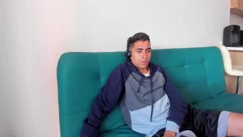 Juan Help us reach 100 likes online show from October 2025 02:58:02 PM
