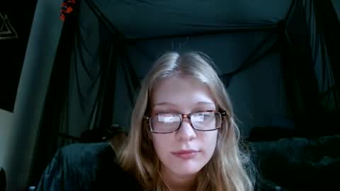 Snapshot of baeblondie chatting on October 2025 12:16:02 PM baeblondie online show from October 2025 12:16:02 PM