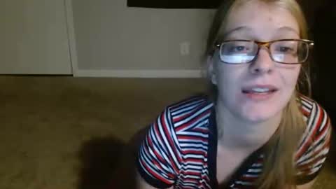 Snapshot of baeblondie chatting on December 2025 11:48:01 AM baeblondie online show from December 2025 11:48:01 AM