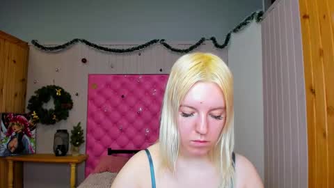 Snapshot of baiambel_mi chatting on February 2025 07:54:02 AM holly online show from February 2025 07:54:02 AM