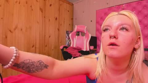 Snapshot of baiambel_mi chatting on March 2025 10:21:01 PM holly online show from March 2025 10:21:01 PM