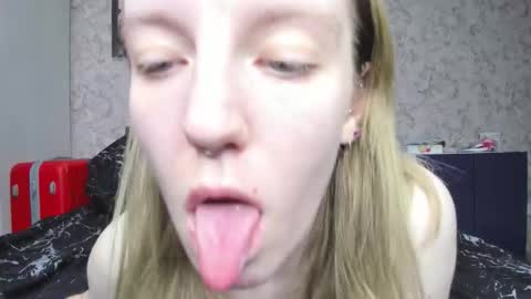 Snapshot of baiambel_mi chatting on October 2025 03:46:02 PM holly online show from October 2025 03:46:02 PM