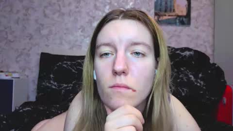 Snapshot of baiambel_mi chatting on December 2025 03:41:01 PM holly online show from December 2025 03:41:01 PM