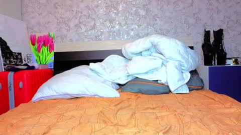 holly online show from May 2026 03:40:01 PM