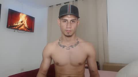 bairon_hugedick777 online show from November 2025 11:47:01 PM