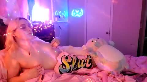 Snapshot of bambibimbosparkles chatting on February 2025 09:38:01 PM Bambi Sparkles TS online show from February 2025 09:38:01 PM