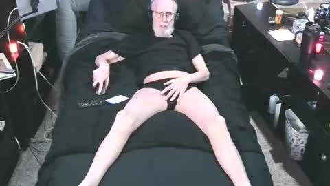 Snapshot of banjoey48 chatting on April 2026 02:01:01 AM BANJOEY online show from April 2026 02:01:01 AM