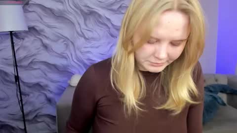 Snapshot of barbie_staze chatting on November 2025 02:45:01 AM Barbie Staze online show from November 2025 02:45:01 AM