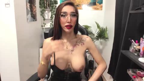 Issa Trap online show from November 2025 06:29:01 PM