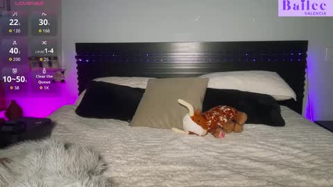 Bailee Valencia online show from October 2025 10:08:02 PM