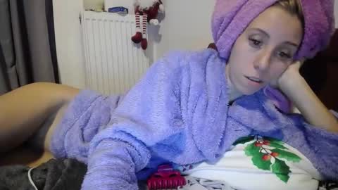 Snapshot of barelylegalblondy chatting on December 2024 09:08:01 PM Lena online show from December 2024 09:08:01 PM