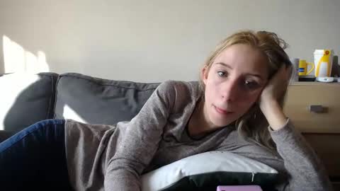 Snapshot of barelylegalblondy chatting on March 2025 08:19:02 AM Lena online show from March 2025 08:19:02 AM