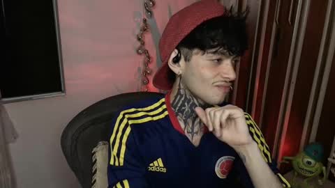 Snapshot of bastiel_ chatting on December 2025 01:58:01 AM Bastiel online show from December 2025 01:58:01 AM