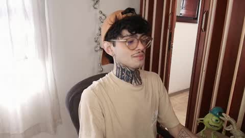 Snapshot of bastiel_ chatting on December 2025 03:28:02 PM Bastiel online show from December 2025 03:28:02 PM