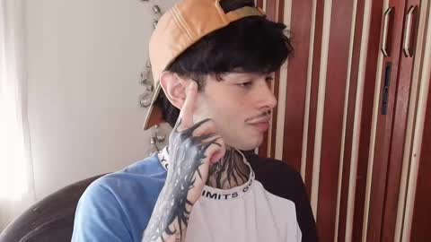 Snapshot of bastiel_ chatting on December 2025 01:50:02 PM Bastiel online show from December 2025 01:50:02 PM