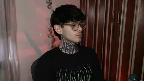 Snapshot of bastiel_ chatting on December 2025 09:33:02 PM Bastiel online show from December 2025 09:33:02 PM