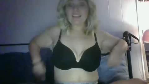 Snapshot of bayybaee21 chatting on November 2025 07:56:01 AM Baylee online show from November 2025 07:56:01 AM