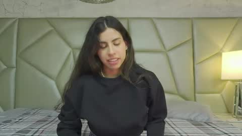 Snapshot of be_curiouss_ chatting on December 2025 11:37:02 AM Helena Evan online show from December 2025 11:37:02 AM