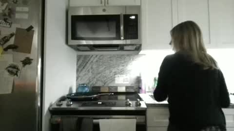 Snapshot of beach_bunny69 chatting on January 2026 07:34:02 AM Emma online show from January 2026 07:34:02 AM