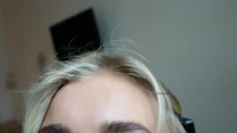 Snapshot of beanco_ chatting on April 2026 07:02:01 AM Chloe online show from April 2026 07:02:01 AM