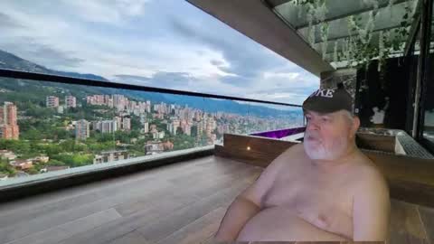 Snapshot of bear4muscle chatting on February 2025 08:45:02 PM Dookie online show from February 2025 08:45:02 PM