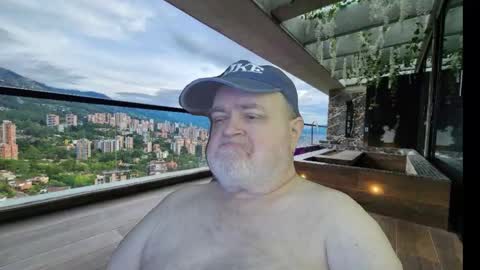 Snapshot of bear4muscle chatting on October 2025 02:23:02 AM Dookie online show from October 2025 02:23:02 AM