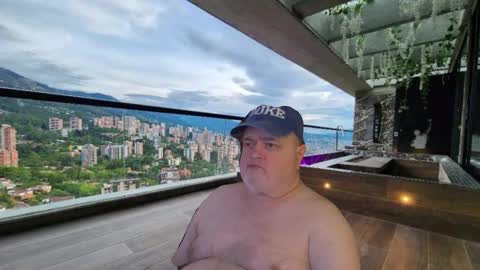 Snapshot of bear4muscle chatting on January 2026 01:44:01 AM Dookie online show from January 2026 01:44:01 AM