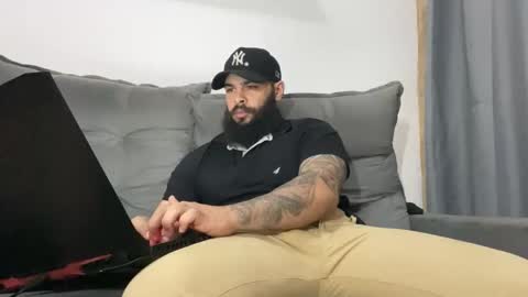 Snapshot of beardmax chatting on November 2025 12:22:01 AM Min online show from November 2025 12:22:01 AM