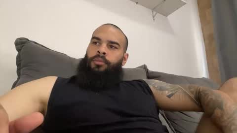 Snapshot of beardmax chatting on December 2025 06:15:01 PM Min online show from December 2025 06:15:01 PM