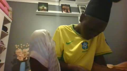 Snapshot of beautie699392 chatting on December 2025 01:21:02 AM Lil stunner online show from December 2025 01:21:02 AM