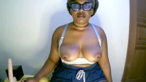 Snapshot of beautifulpeach2 chatting on January 2025 04:02:02 AM beautifulpeach2 online show from January 2025 04:02:02 AM