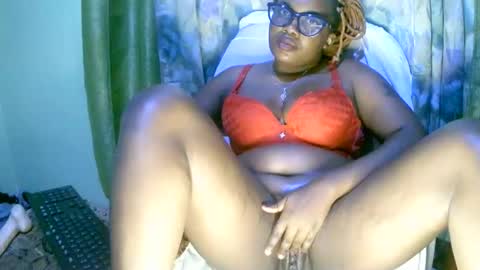 Snapshot of beautifulpeach2 chatting on February 2025 04:04:02 AM beautifulpeach2 online show from February 2025 04:04:02 AM