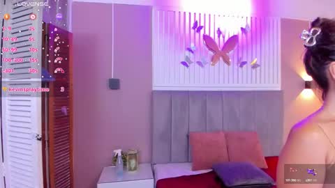 Snapshot of beauty_milf4 chatting on January 2025 02:41:01 AM Chantall online show from January 2025 02:41:01 AM