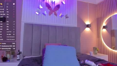 Snapshot of beauty_milf4 chatting on March 2025 10:38:01 PM Chantall online show from March 2025 10:38:01 PM