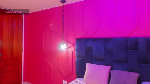 Snapshot of beauty_milf4 chatting on October 2025 11:41:02 AM Chantall online show from October 2025 11:41:02 AM