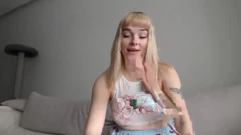 Snapshot of beauty_xpolly chatting on February 2026 12:01:01 PM POLLY online show from February 2026 12:01:01 PM