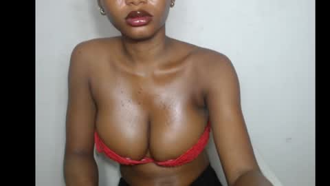 Snapshot of beautyslut1 chatting on April 2026 06:52:01 AM beautyslut1 online show from April 2026 06:52:01 AM