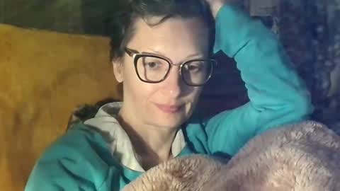 Raluca online show from April 2026 06:57:01 PM