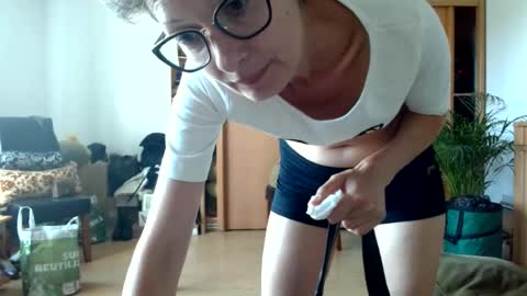 Raluca online show from July 2026 03:03:02 PM