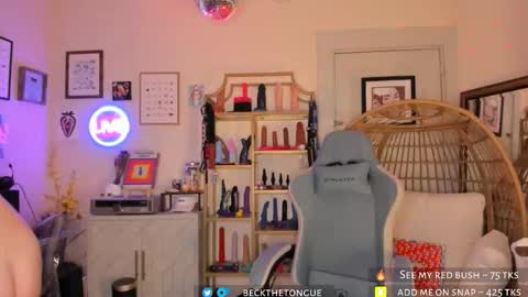 Snapshot of beckthetongue chatting on December 2025 10:30:02 PM Beck the tongue online show from December 2025 10:30:02 PM