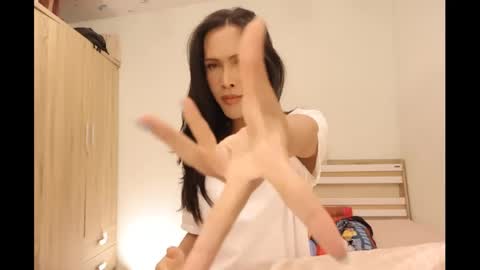 bee_thai online show from February 2025 06:19:01 PM